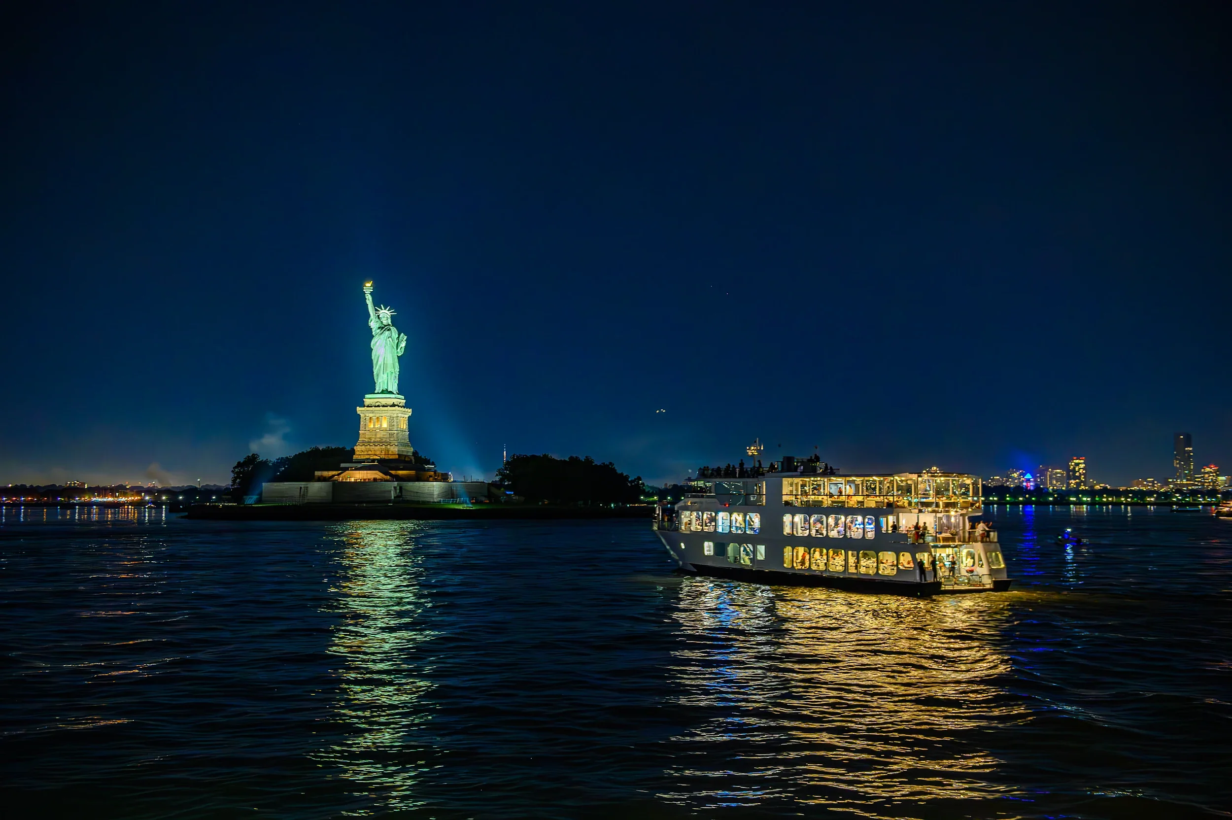 New York River Cruise Night