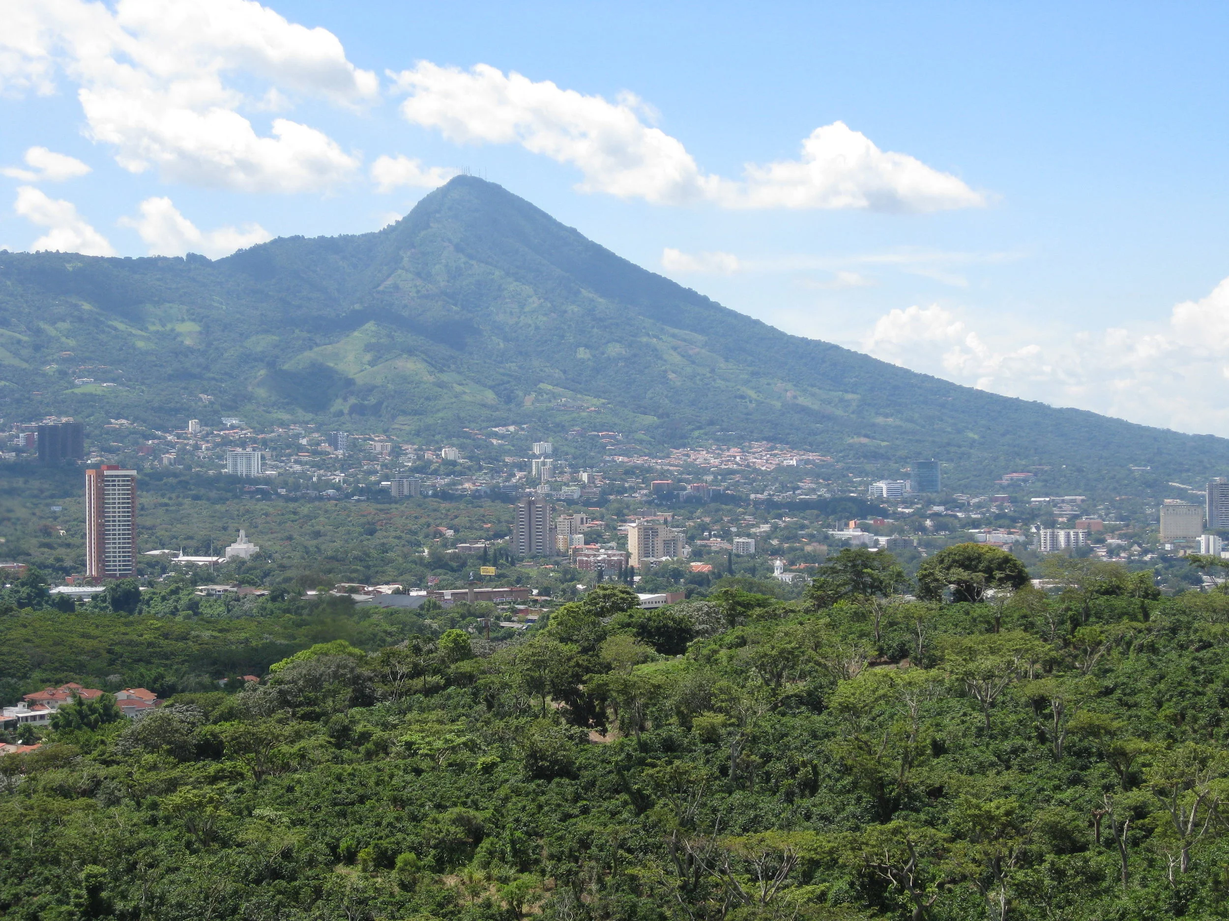 San Salvador Hotels