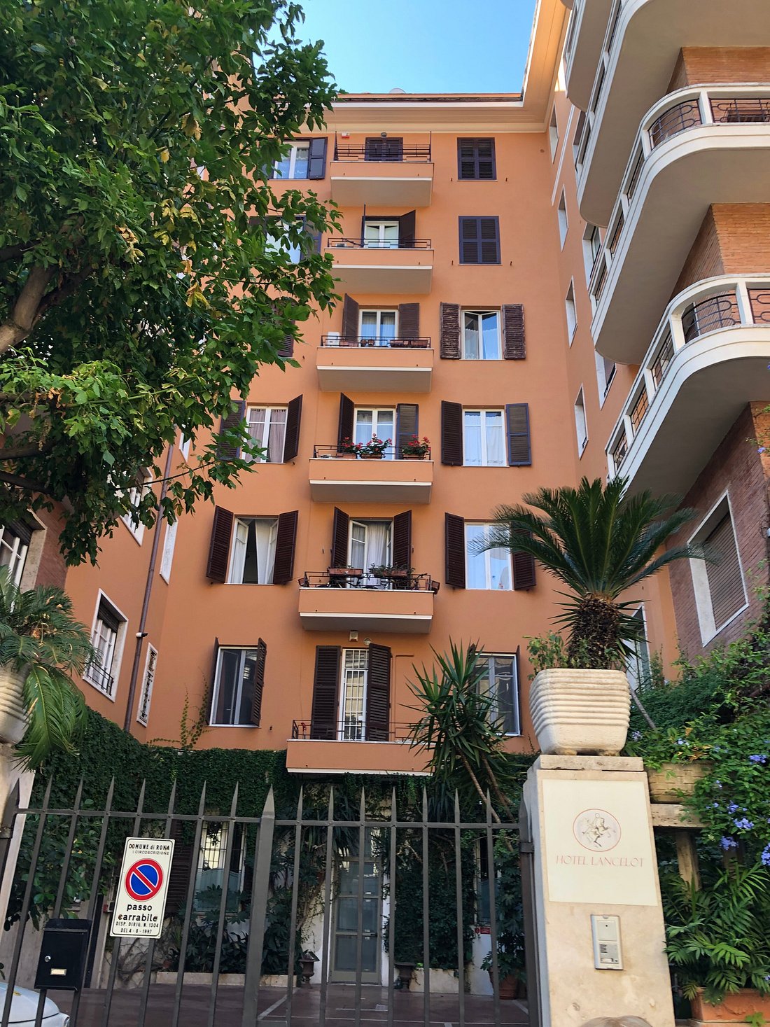 Lancelot Hotel