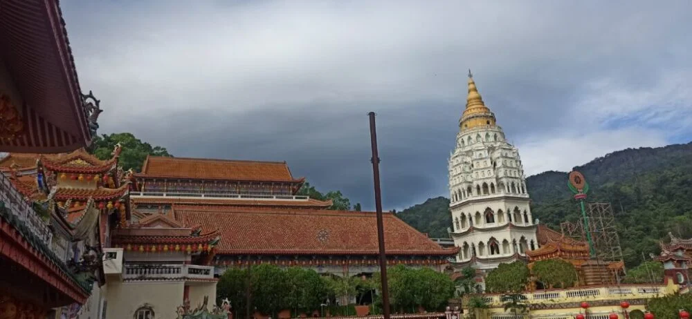 Your experience at Penang Hill and Kek Lok Si Temple Tour