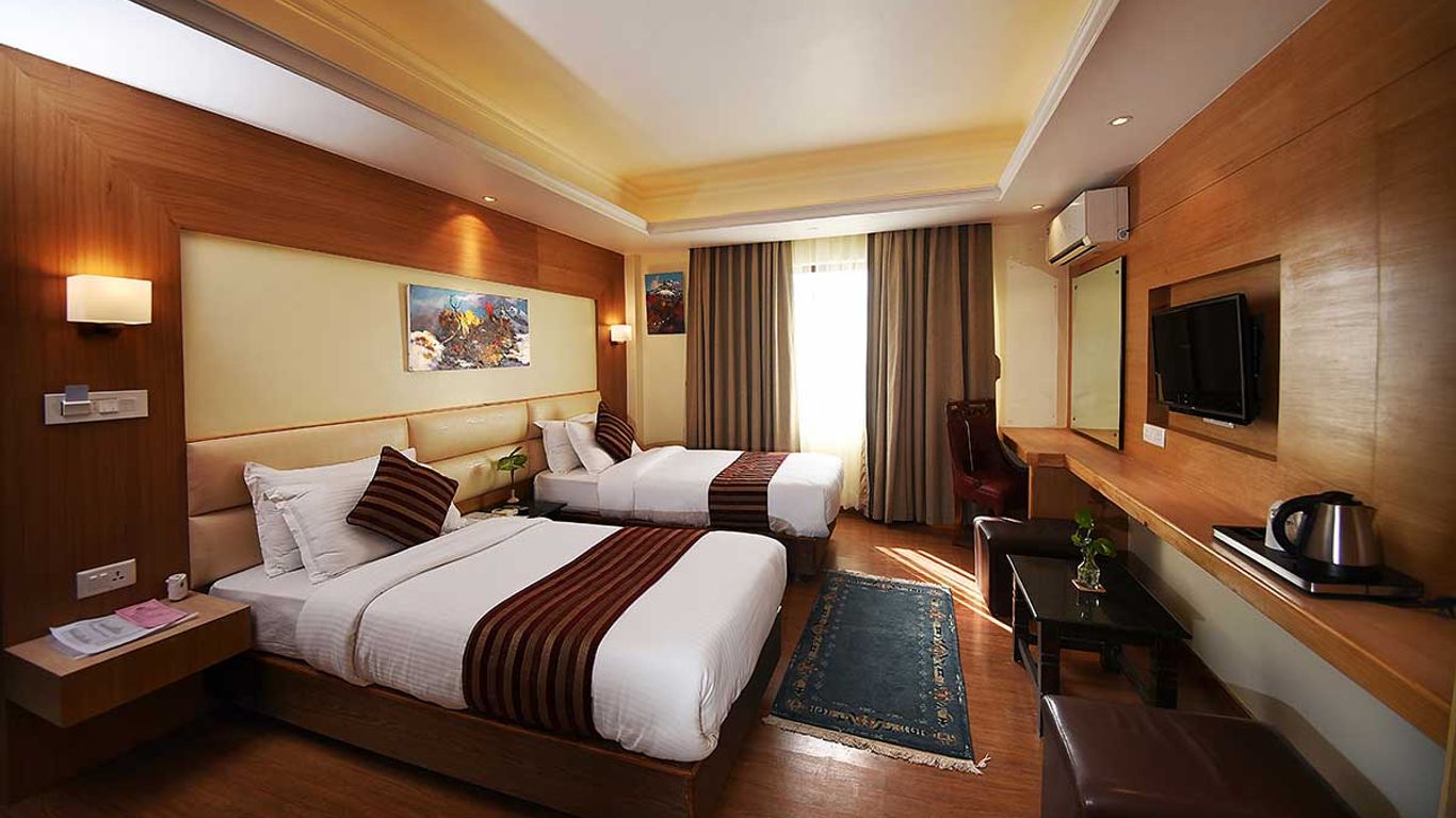 Hotel Middle Path