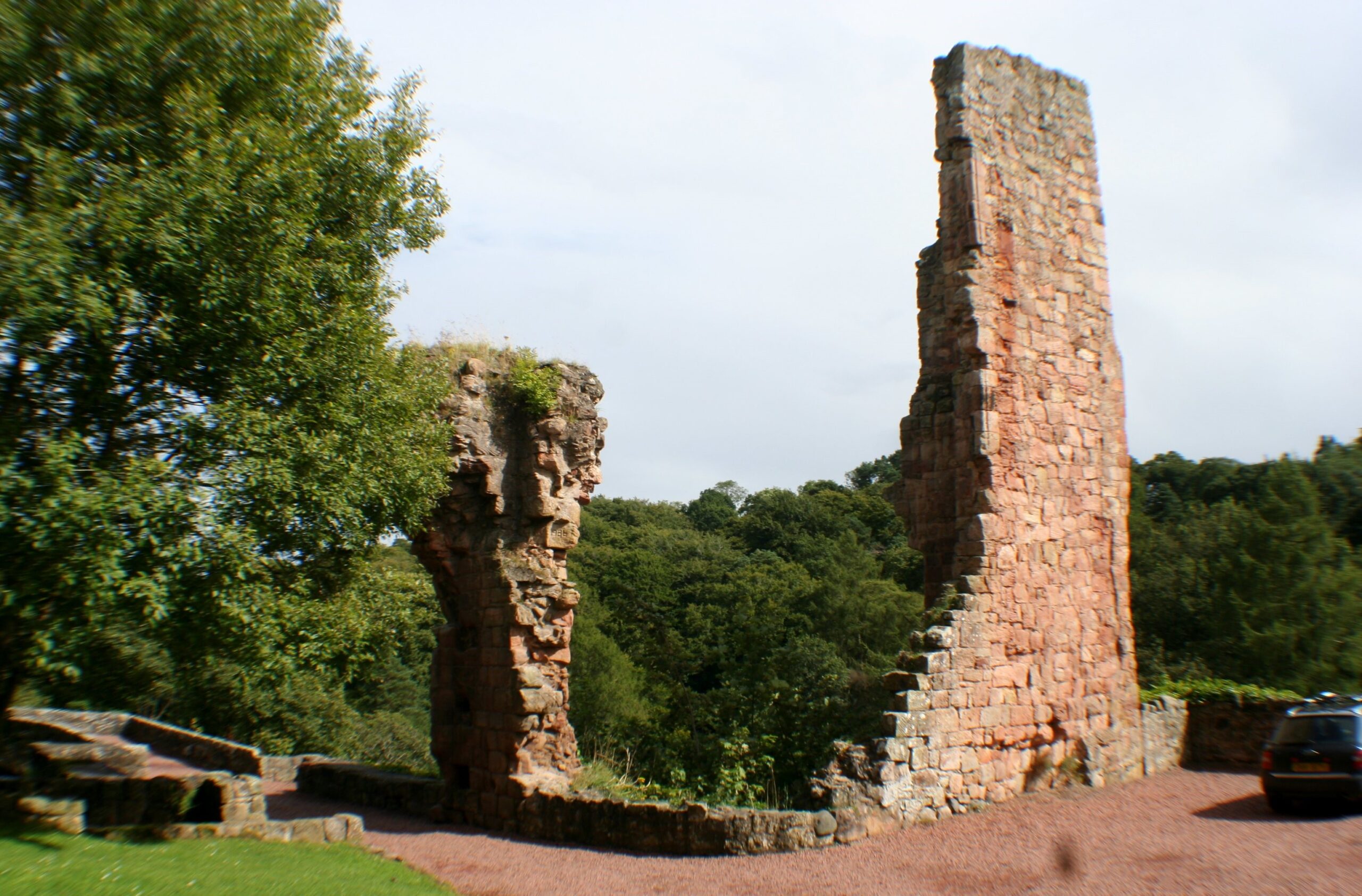Rosslyn Castle Ruins