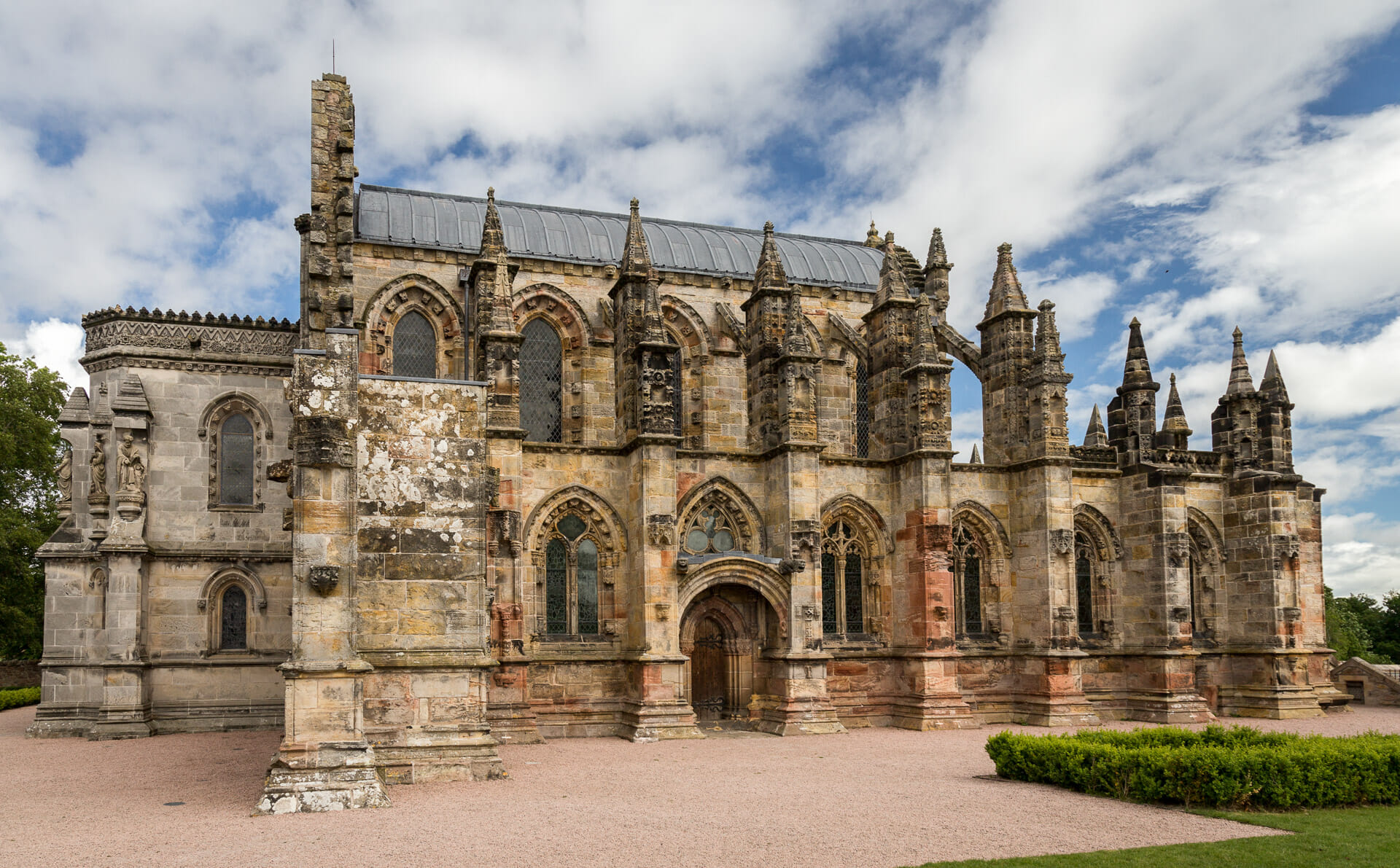 Visit Rosslyn Chapel Near Edinburgh