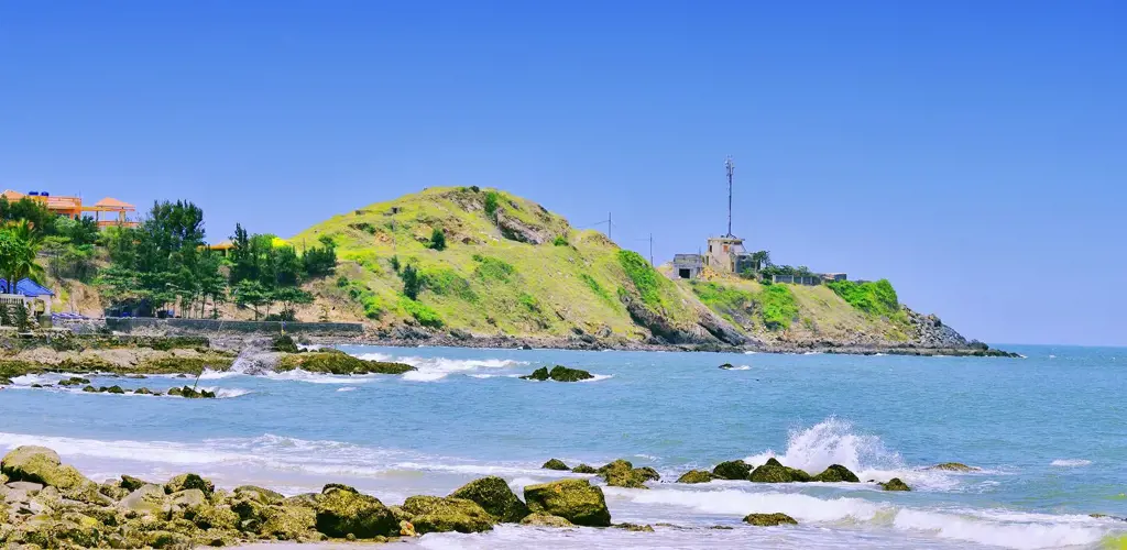 Nghinh Phong Cape