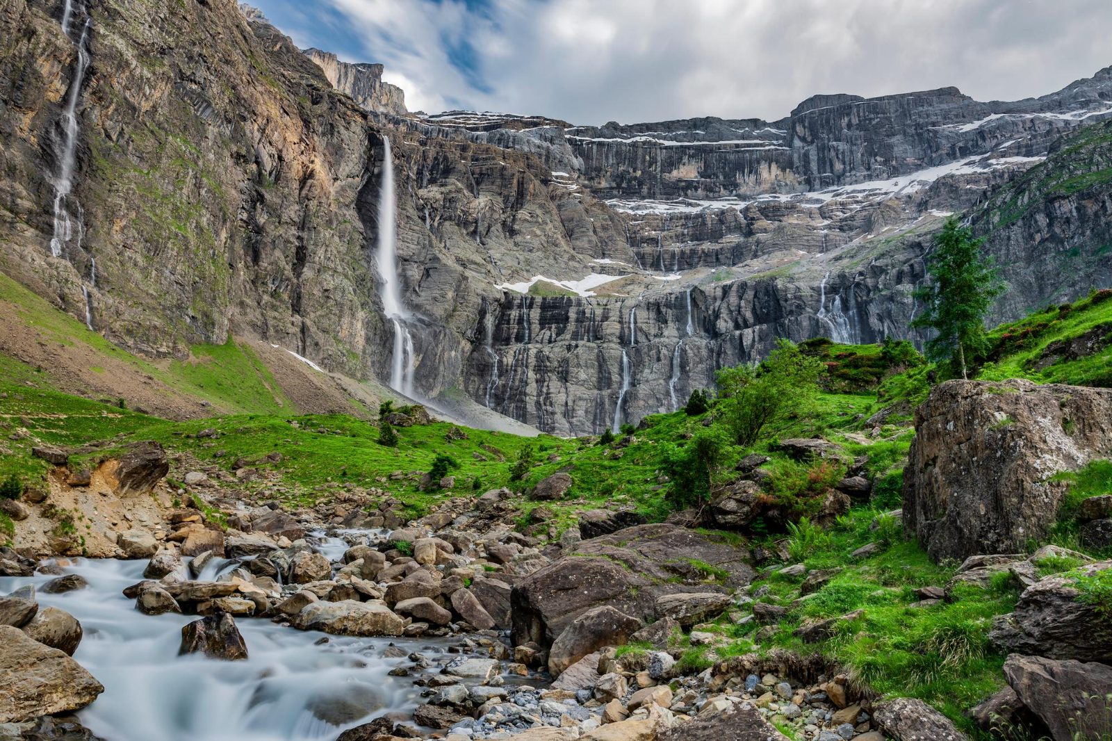 Day Trip From Lourdes to Gavarnie by Bus