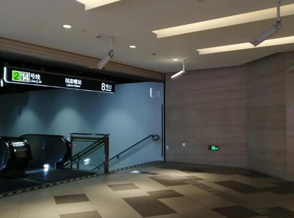 Lujiazui Metro Station Ausgang 6