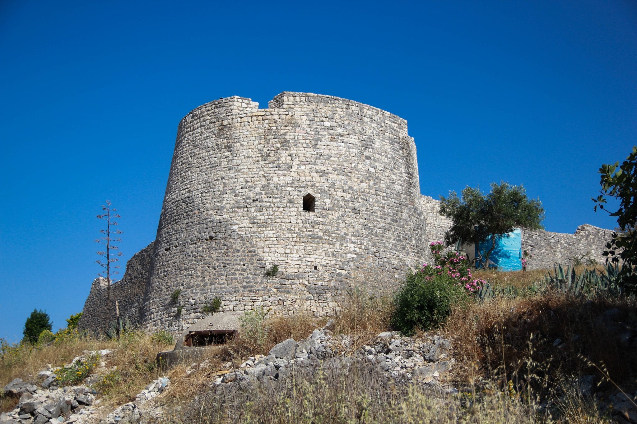 Lekurësi Castle