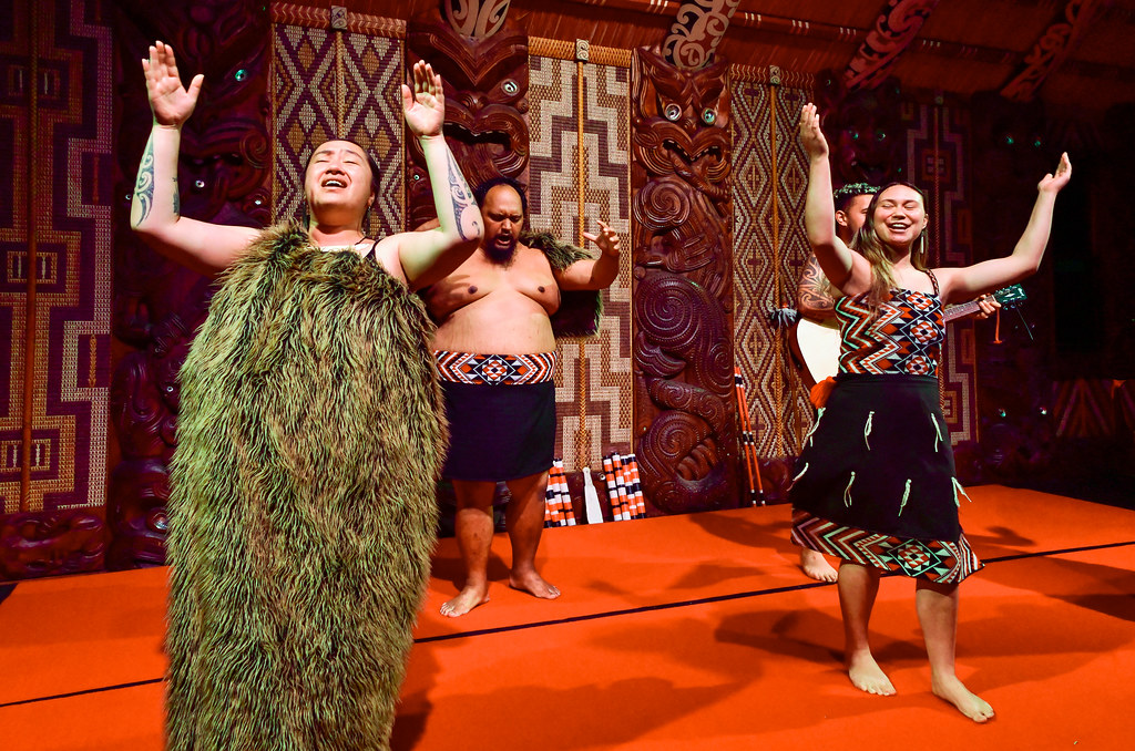 Spectacle culturel à Te Whare Rūnanga