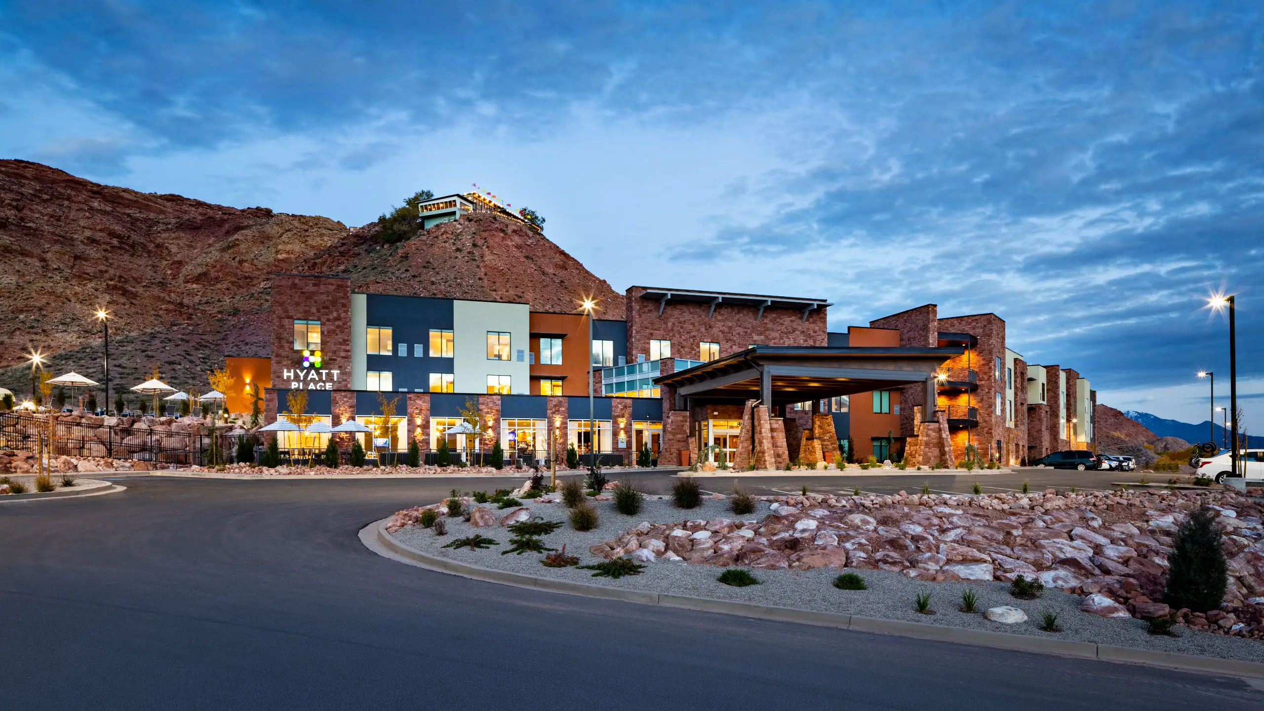 Moab Hostel / Budget district