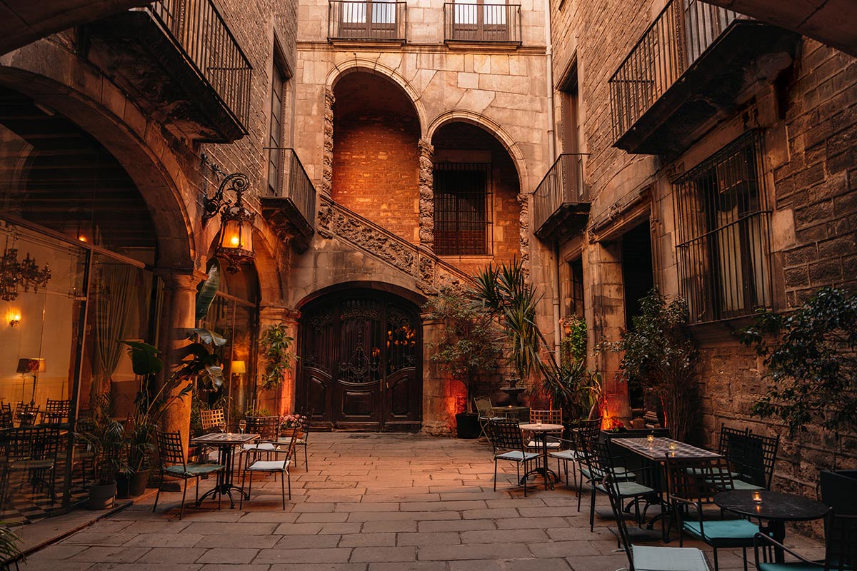Palau Cervelló Gothic-Renaissance Courtyard