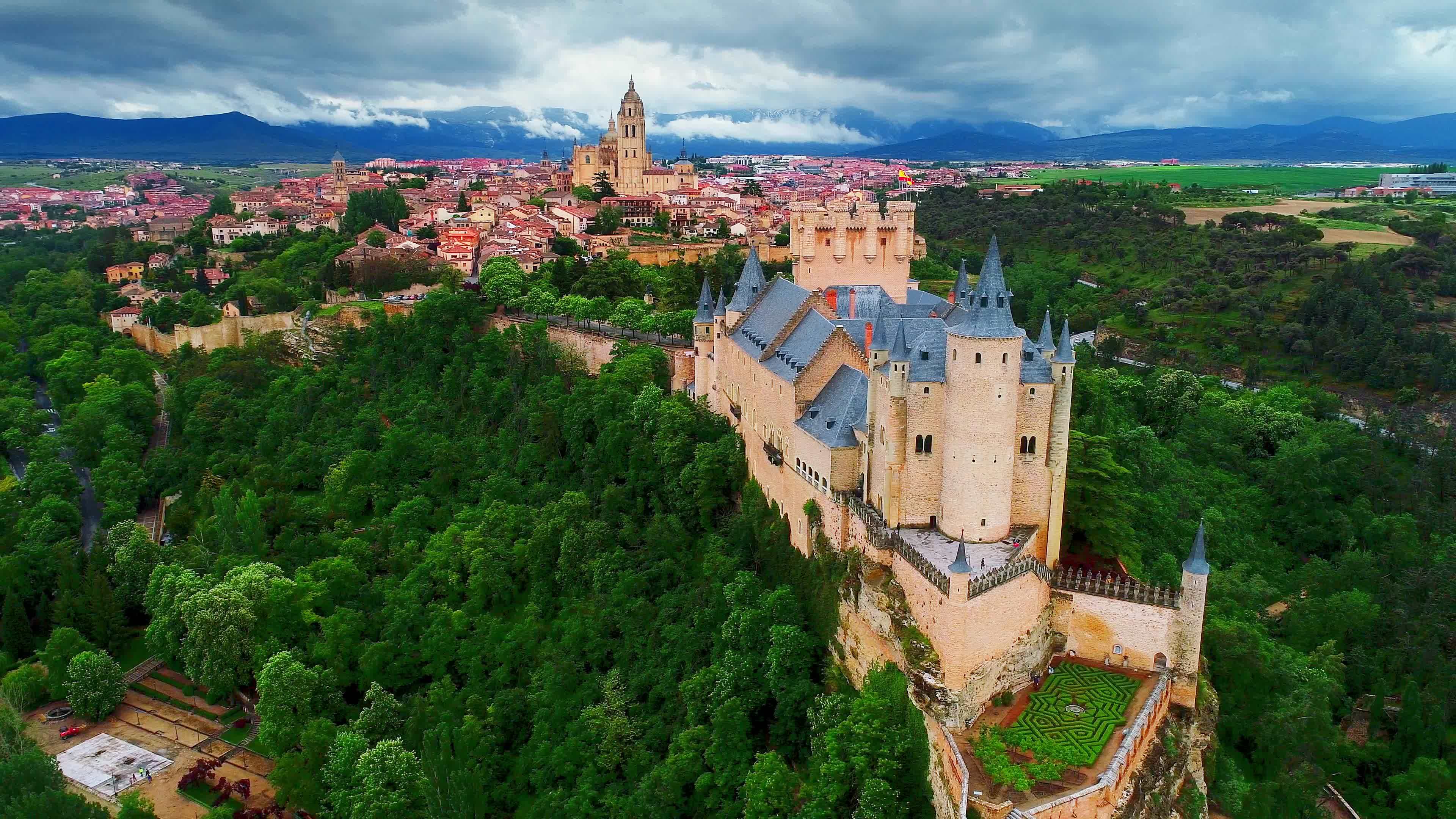 Visiting the Alcázar of Segovia