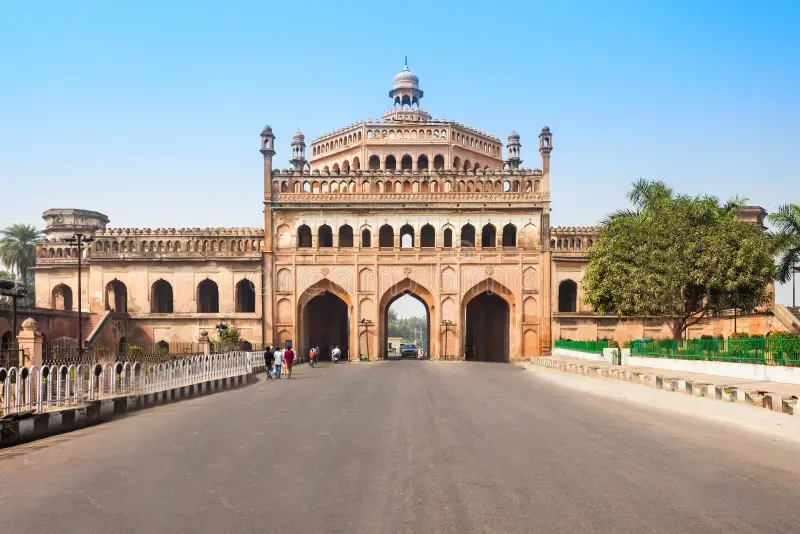 Rumi Darwaza approach