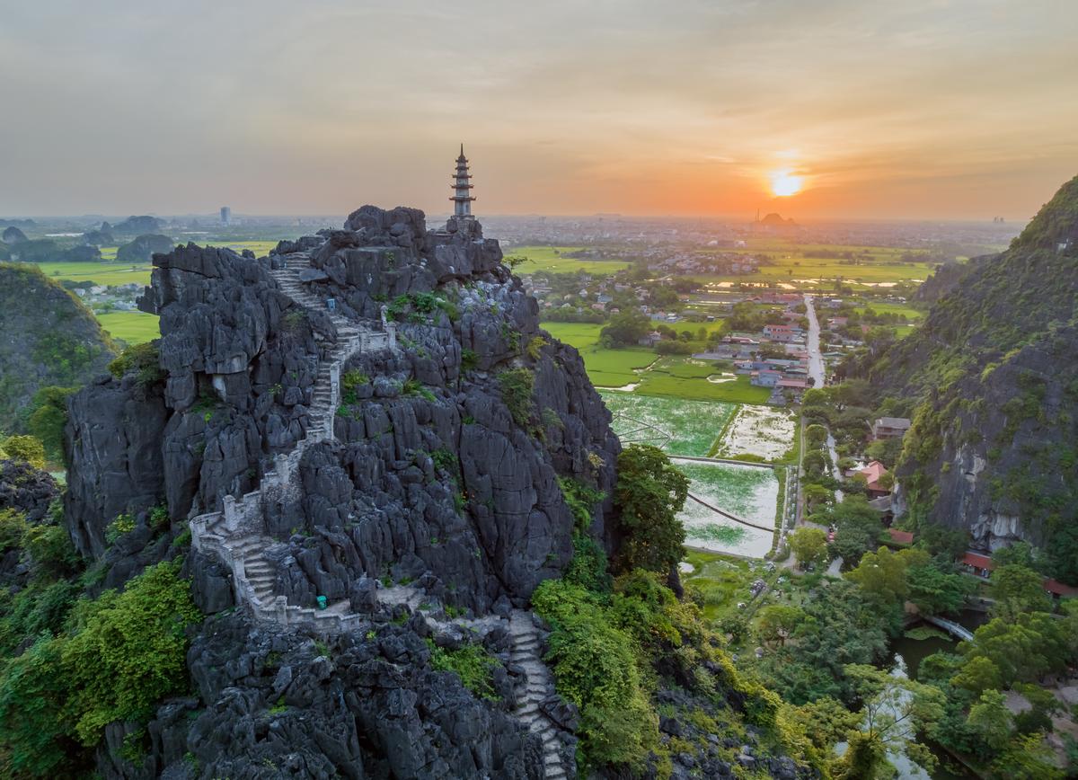 Mua Cave (Hang Mua)