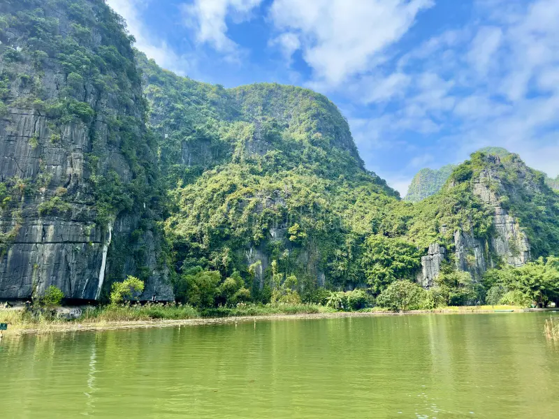 Tam Coc Boat Rowing Experience