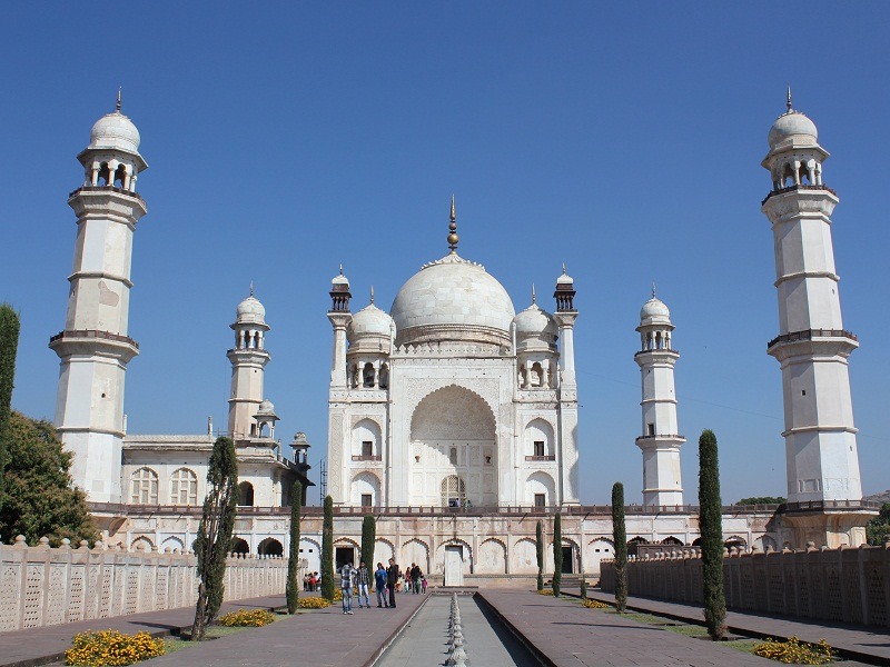 Main Entrance Gate & Forecourt