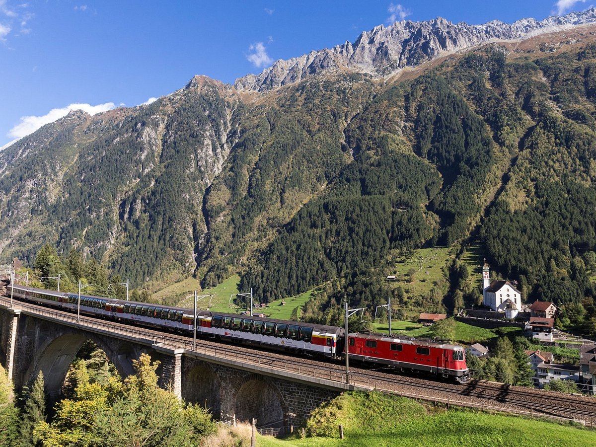Gotthard Panorama Express