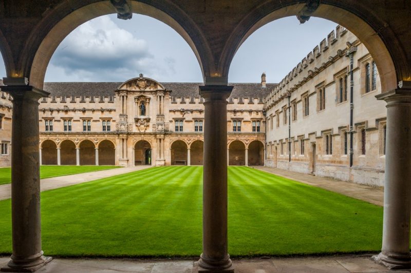 Stonehenge and Oxford Tour From London