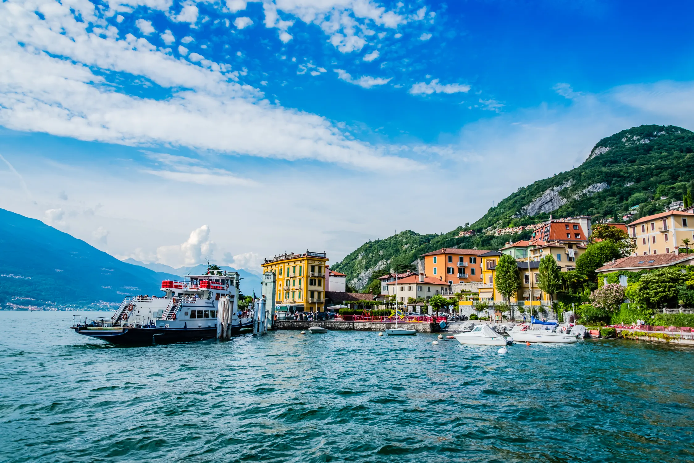 Como Waterfront Promenade