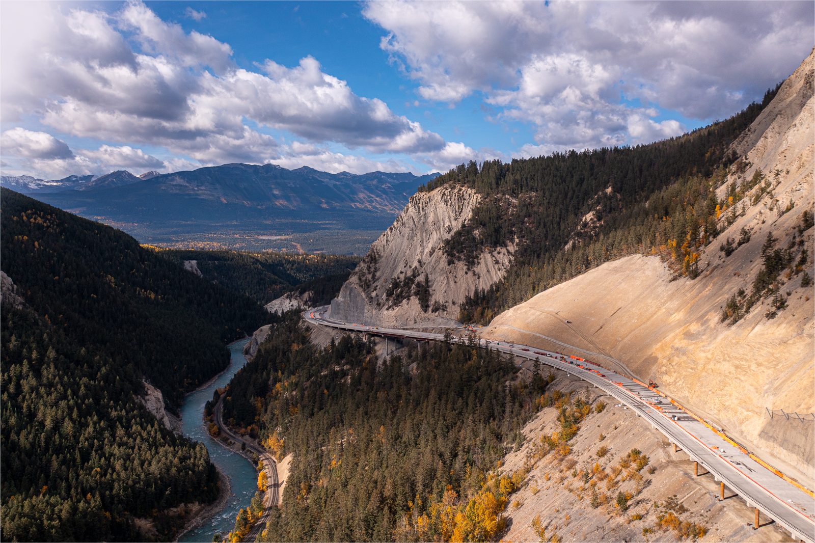Kicking Horse Canyon Viewpoint