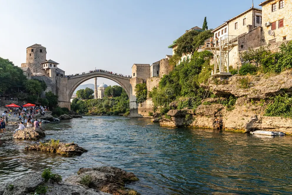 Pebble Beach under Stari Most