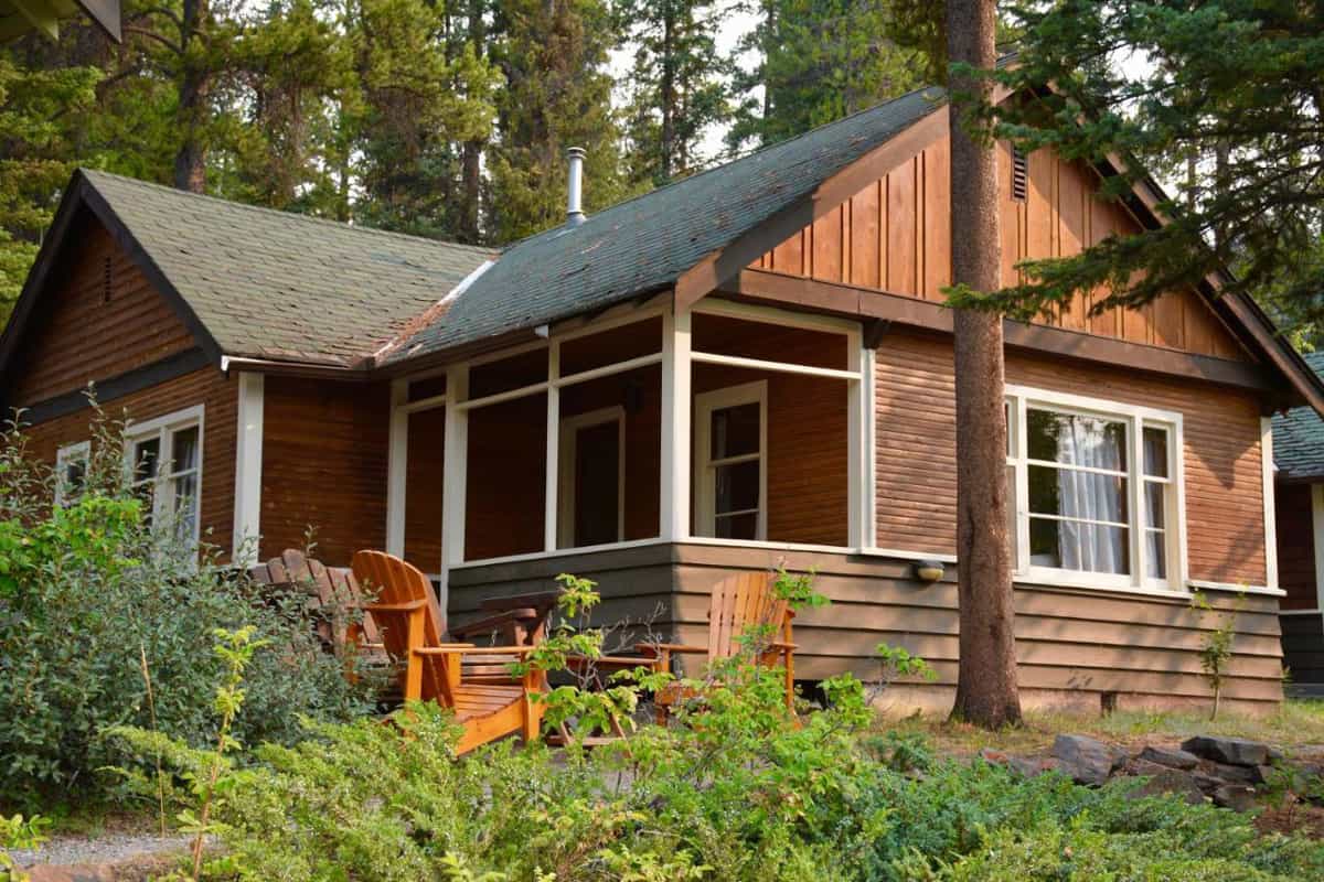 Johnston Canyon Lodge
