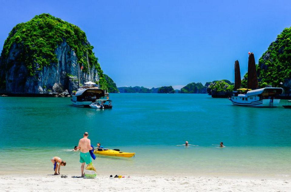 Ba Trai Dao Beach