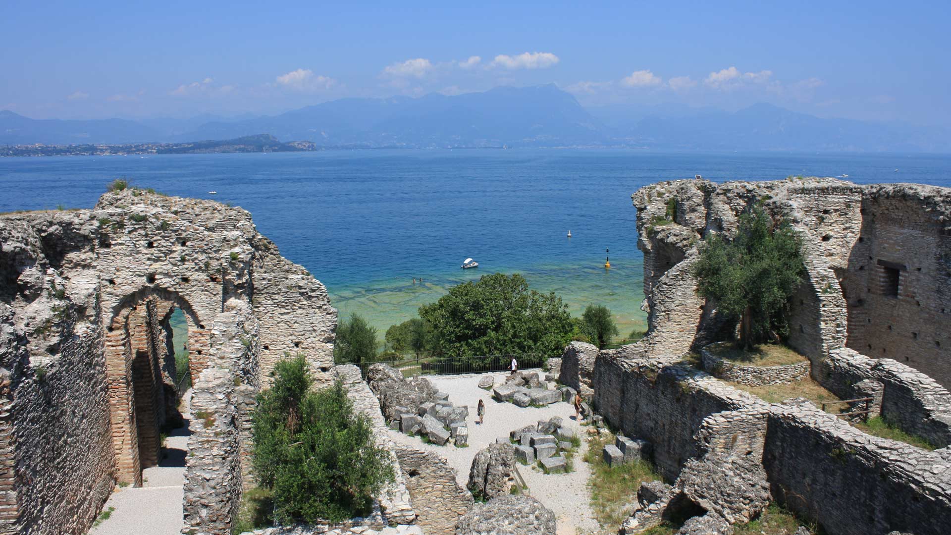 Grotte di Catullo Cliffs