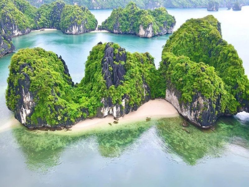 Ba Trai Dao Beach