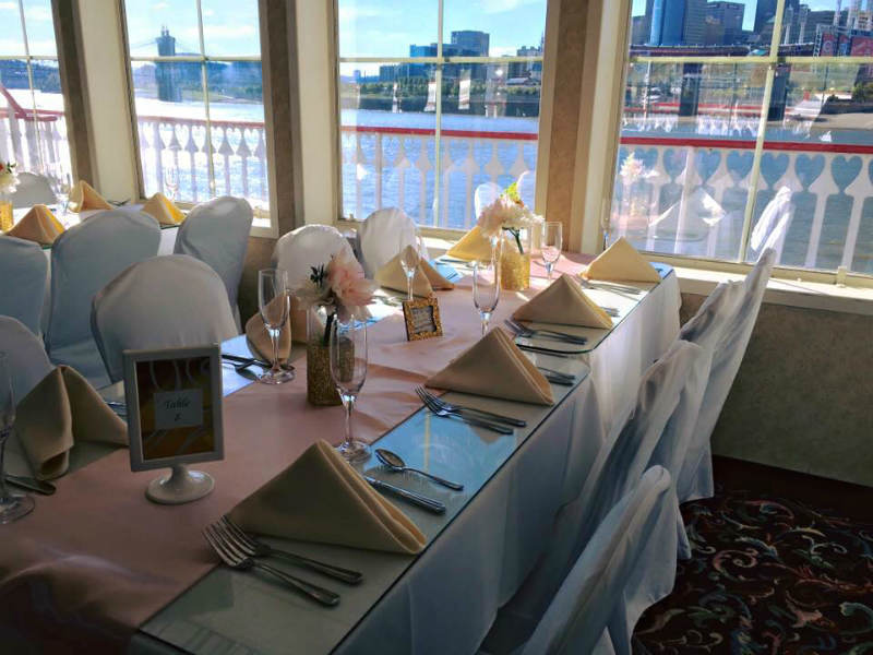 Cincinnati Riverboat Cruise With Lunch and Entertainment