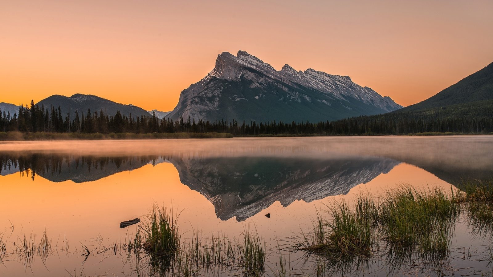 Vermilion Lakes Viewpoint