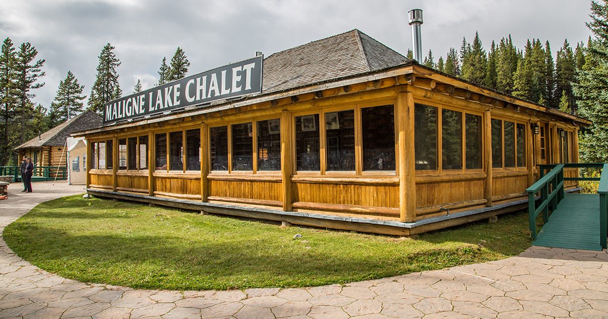 Maligne Lake Chalet Courtyard