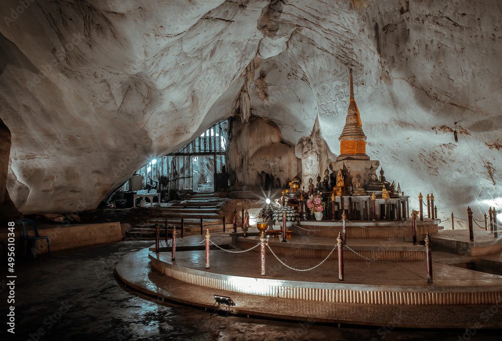 Wat Tham Bua Thong