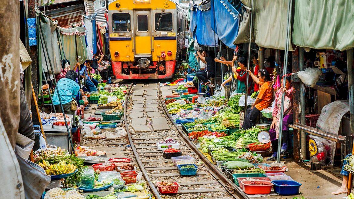 Trackside Market Aisles