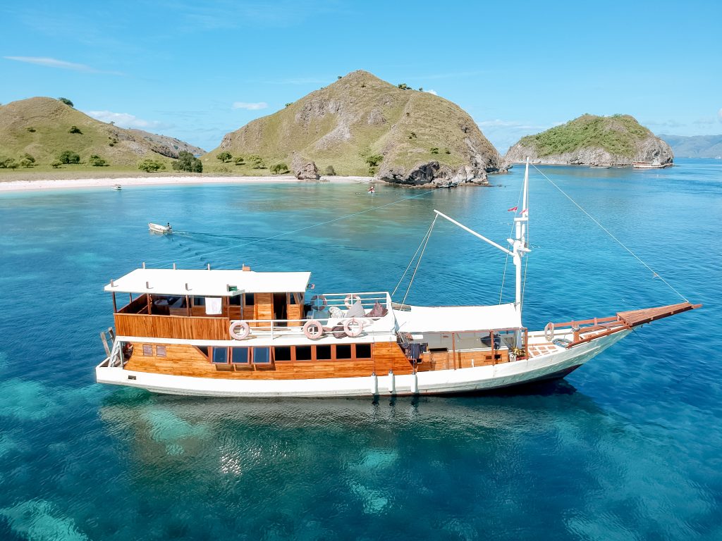 Flores Boat Tours