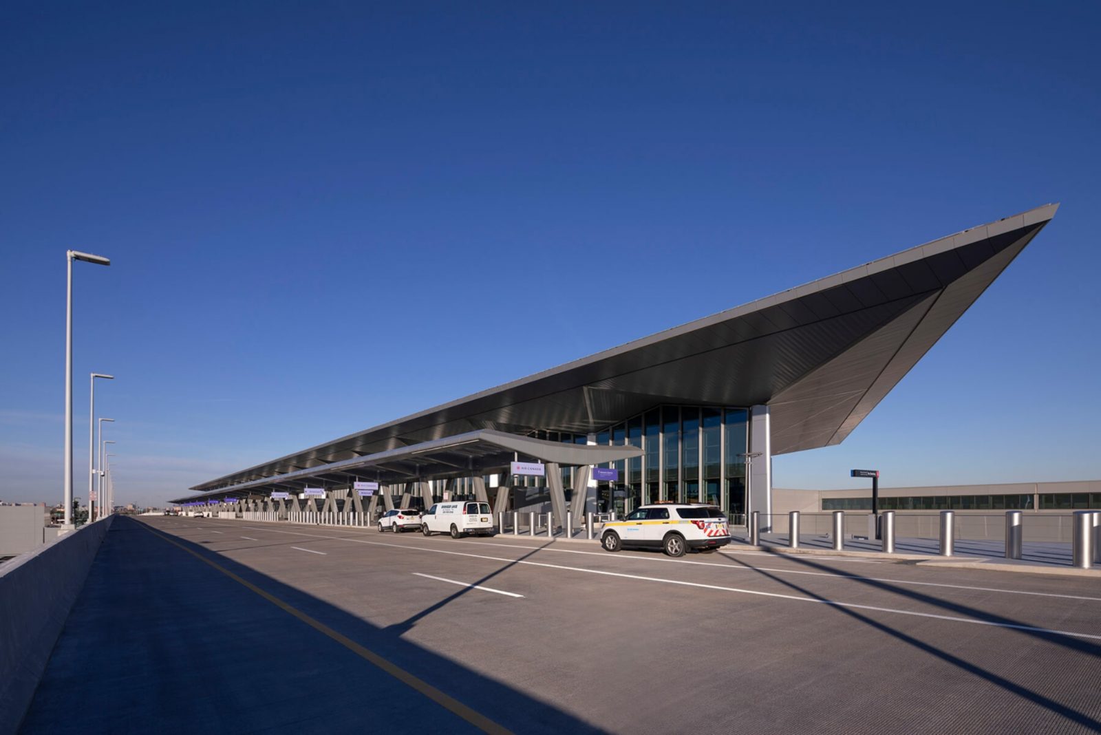 Is It Easy to Get From Newark Airport to Manhattan