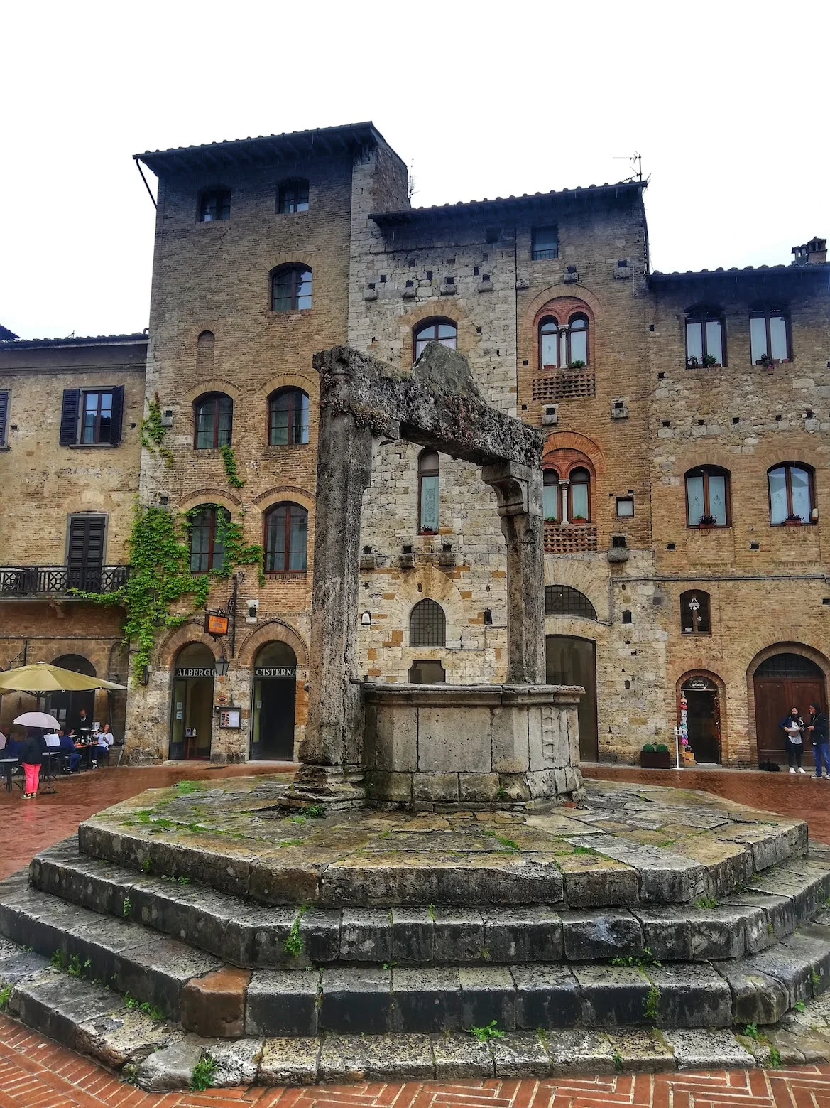 Piazza della Cisterna