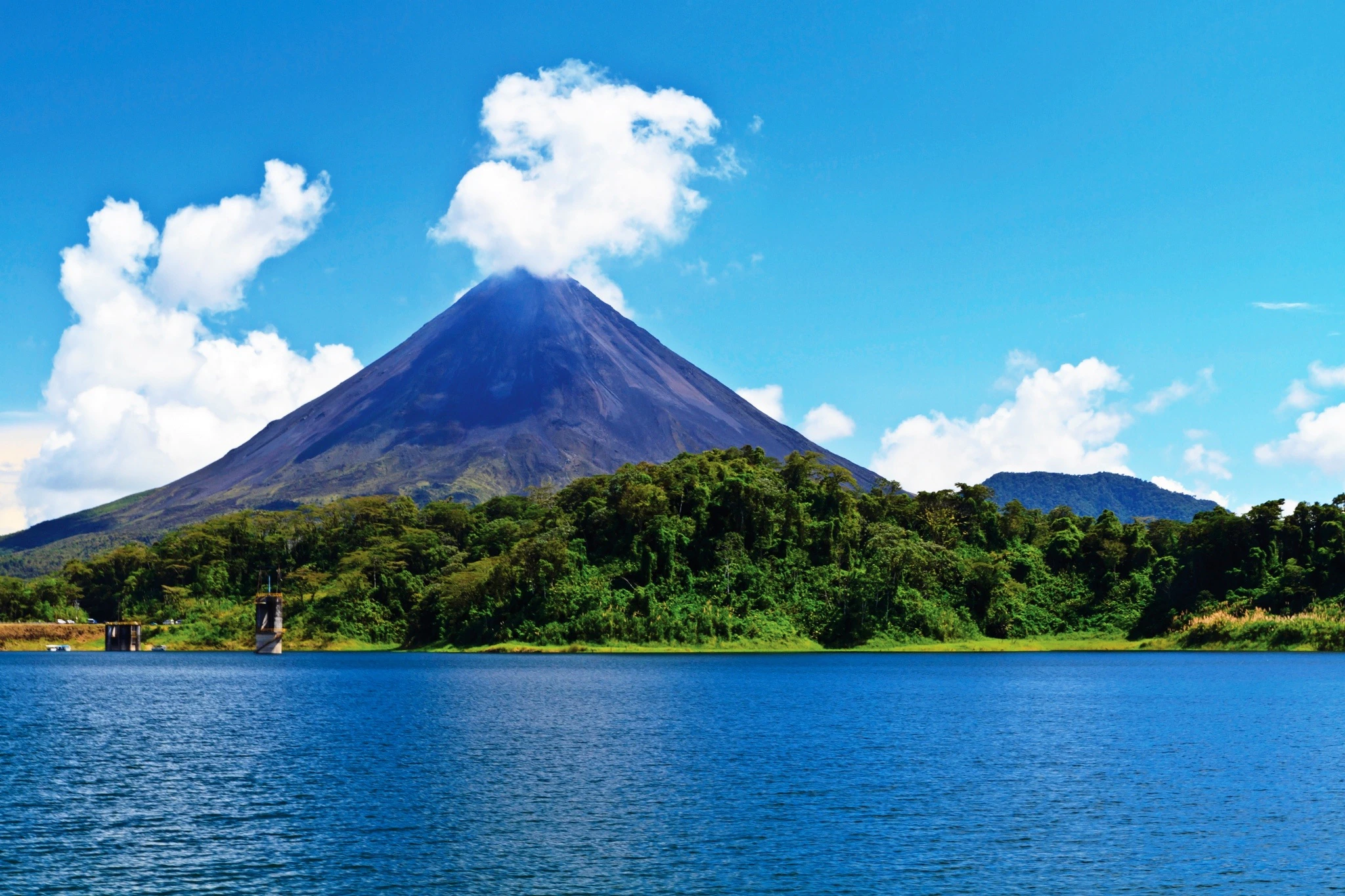 Travessia de barco pelo Lago Arenal