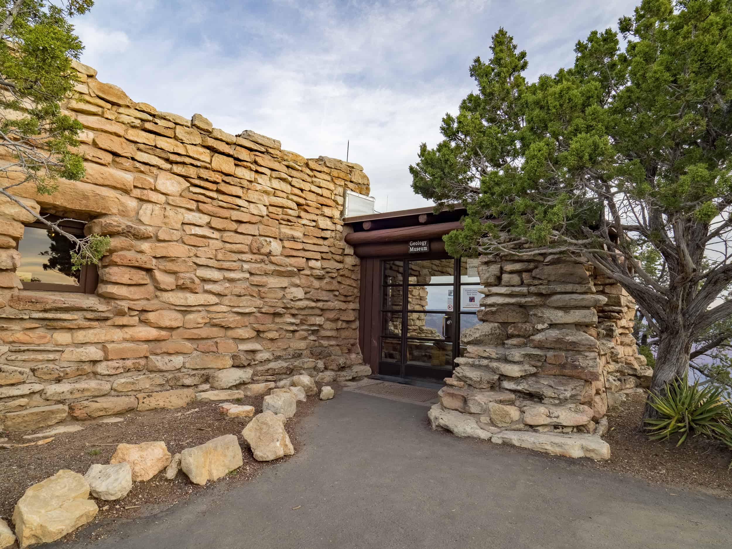 Exploring Yavapai Geology Museum