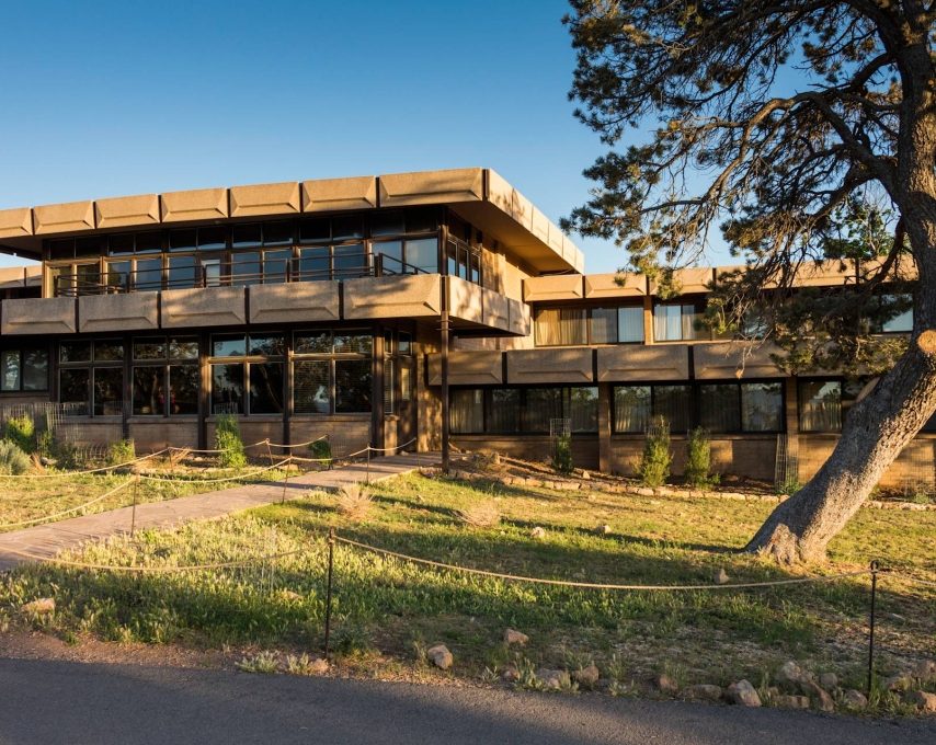 Thunderbird Lodge