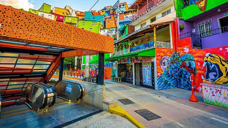 Your experience at Comuna 13 Graffiti Tour