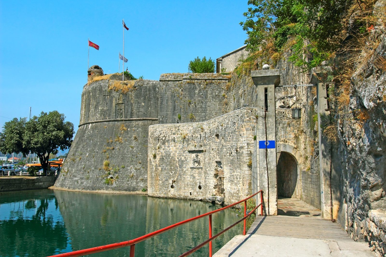 Gurdić Gate
