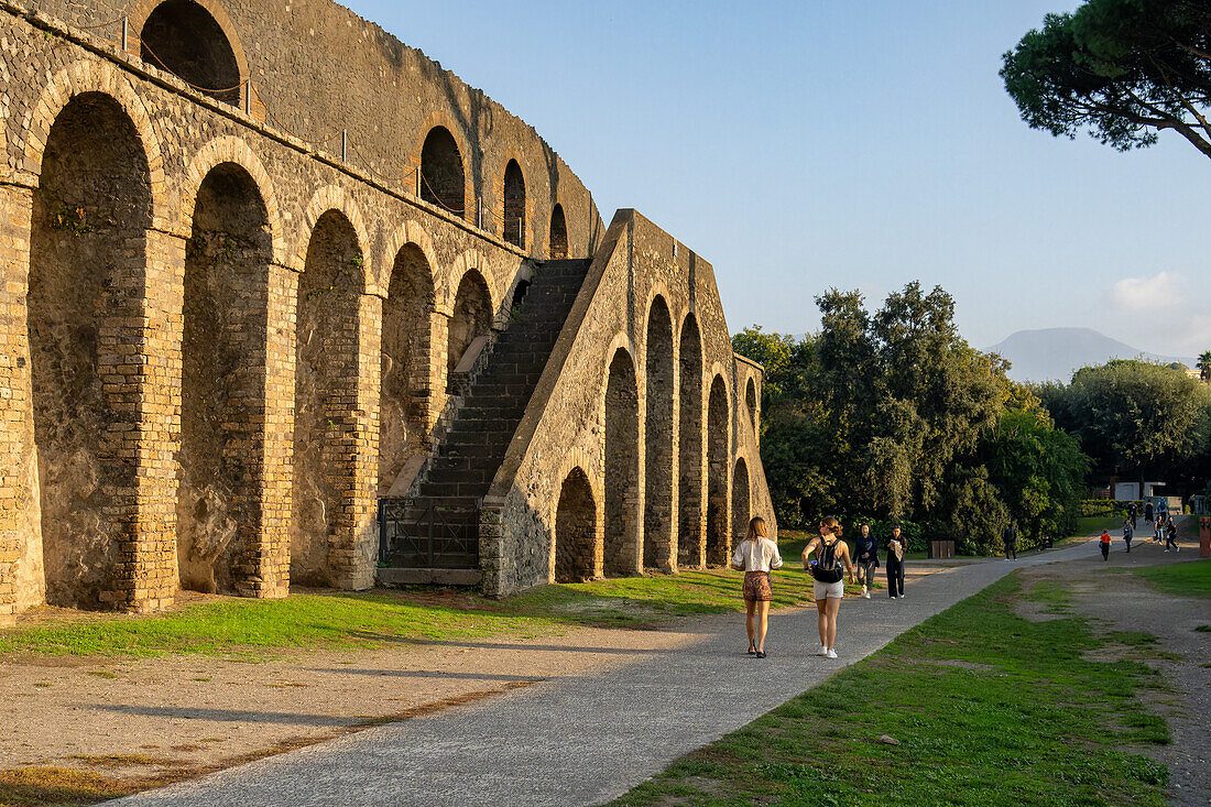 Piazza Anfiteatro Gate