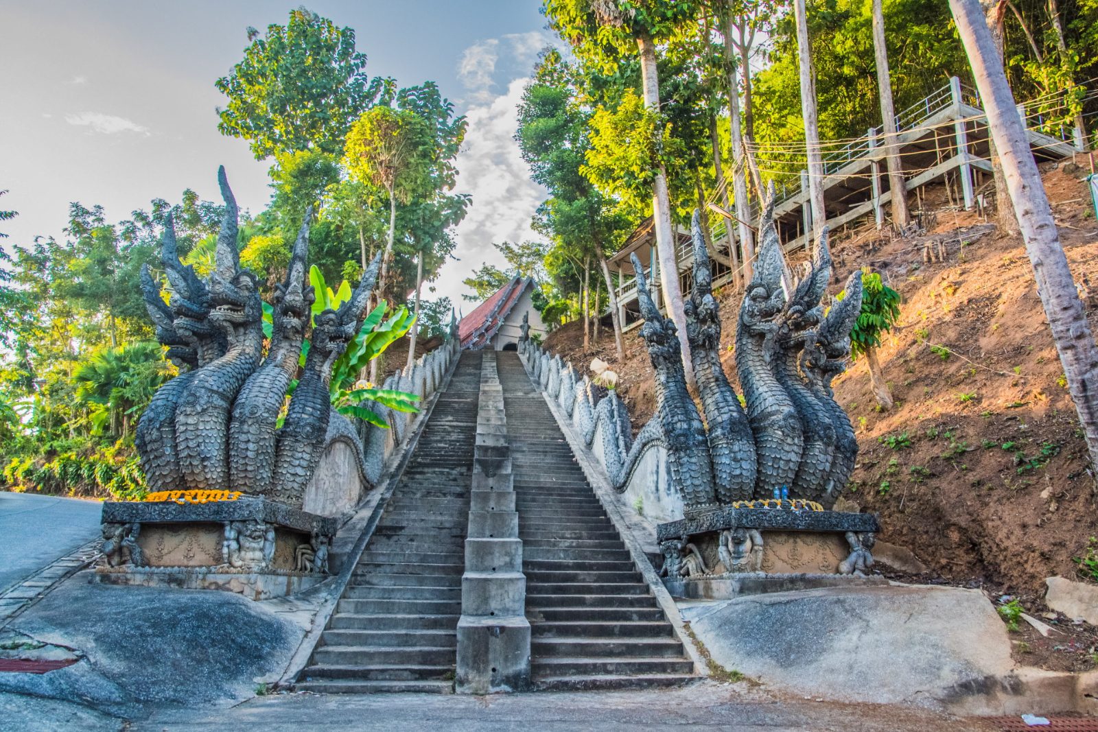 Wat Phra That Doi Pu Khao