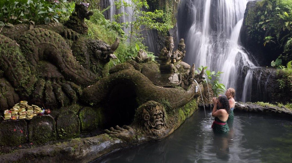 Tata Cara Melukat Di Taman Beji Griya Waterfall