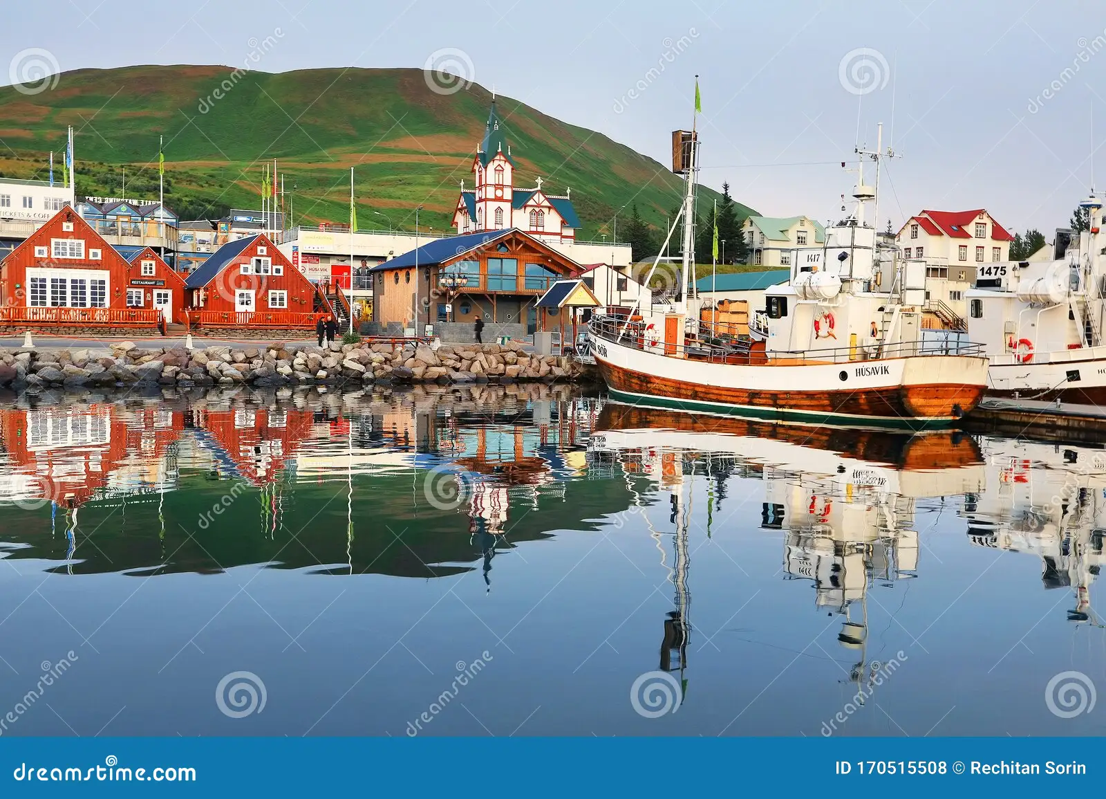 Húsavík Harbor (Hafnarstétt)