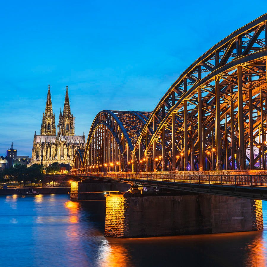 Is Cologne on the Rhine River