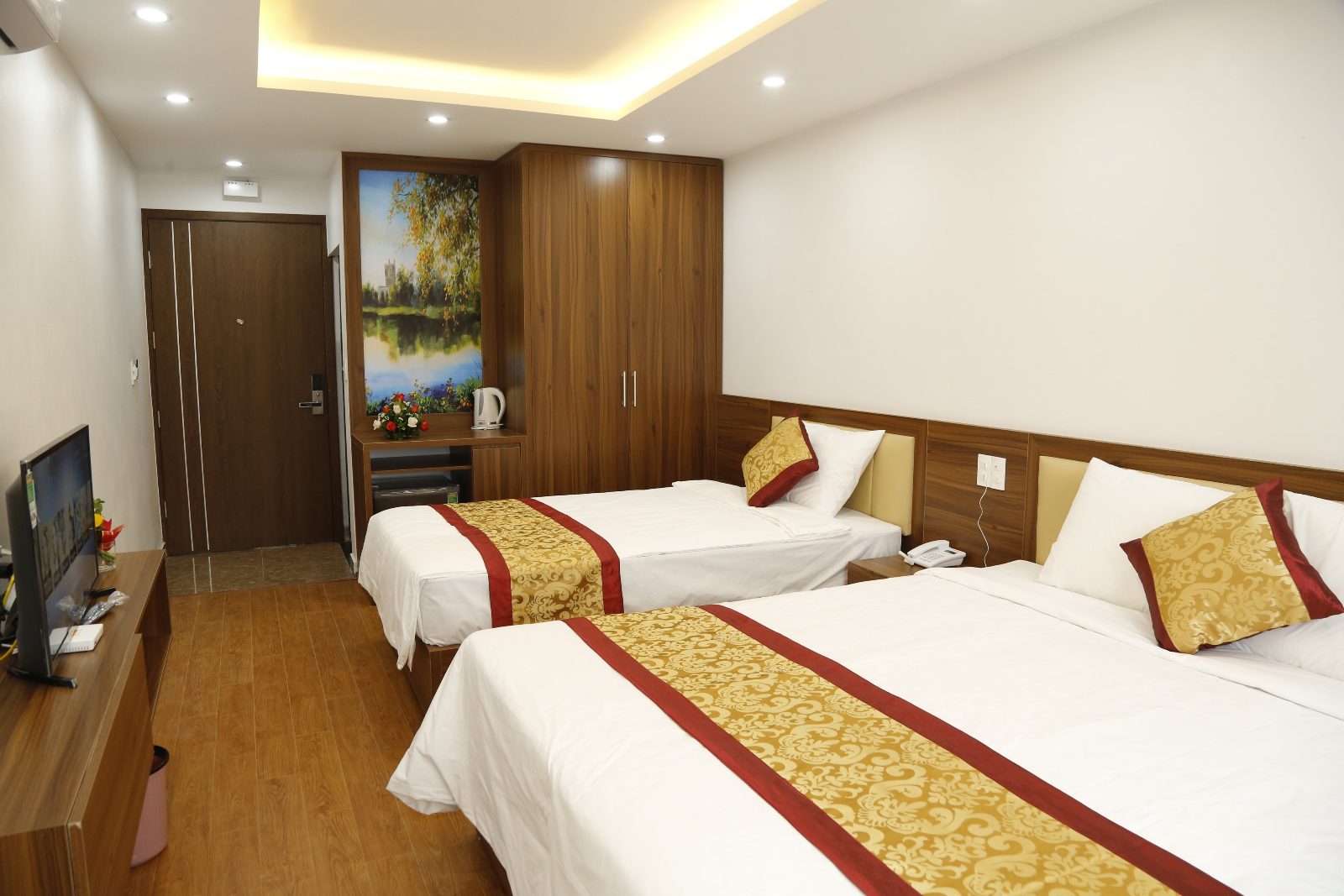 Dam Thuy Guesthouses