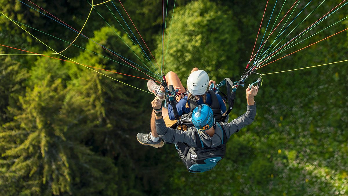 Paragliding in Switzerland