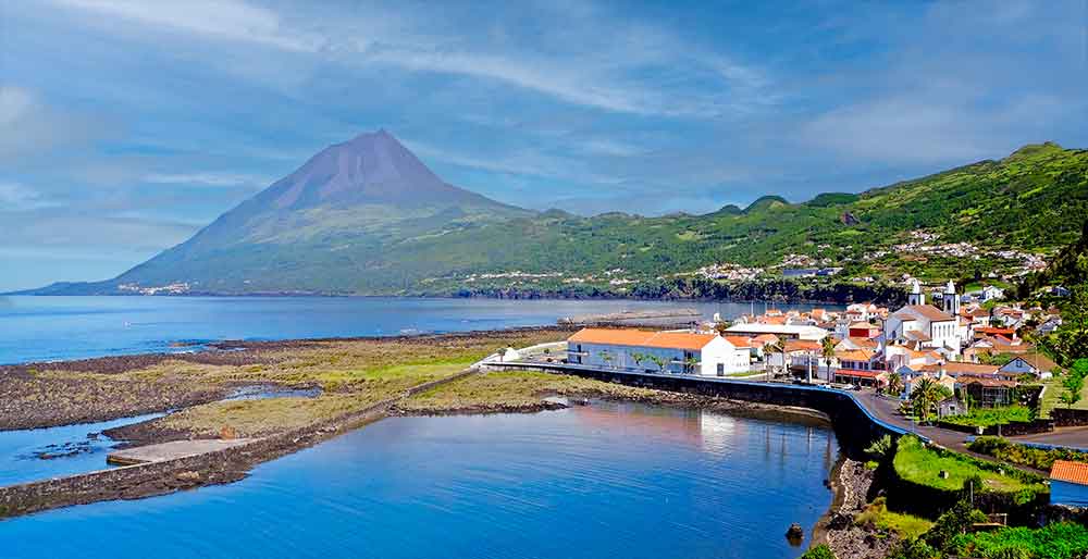 Return to Lajes do Pico Harbor