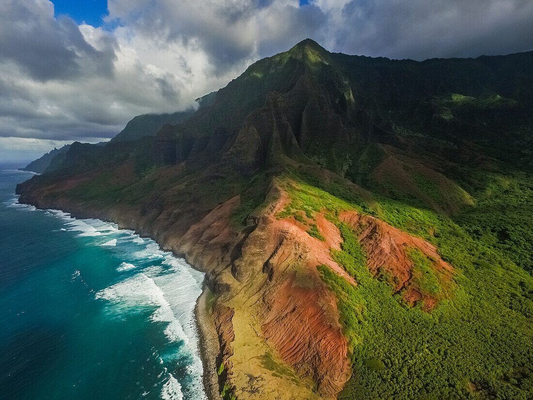 Na Pali Coast Cliffside